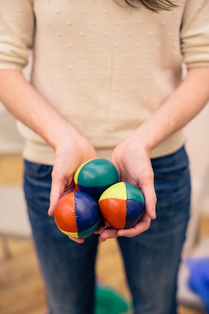 juggling-date-cup-of-jo