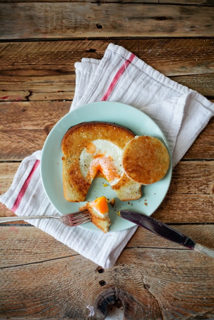 https://cupofjo.com/wp-content/uploads/2014/03/simple-egg-in-a-hole-toast-recipe.jpg