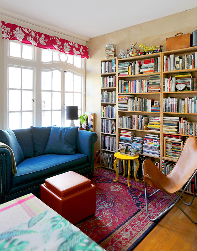 DIY Library Nook: A Cozy, Maximalist (and Rental-Friendly!) Solution