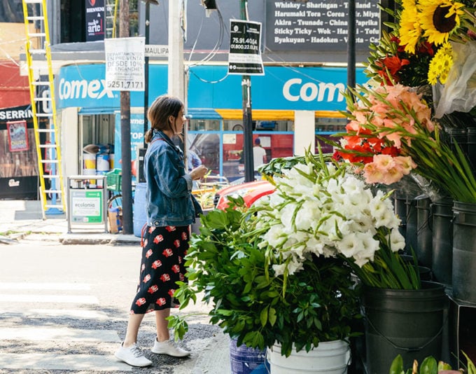 31 Best Walking Shoes for Travel: The Sneakers, Boots, and Slip-Ons Our  Editors Always Pack