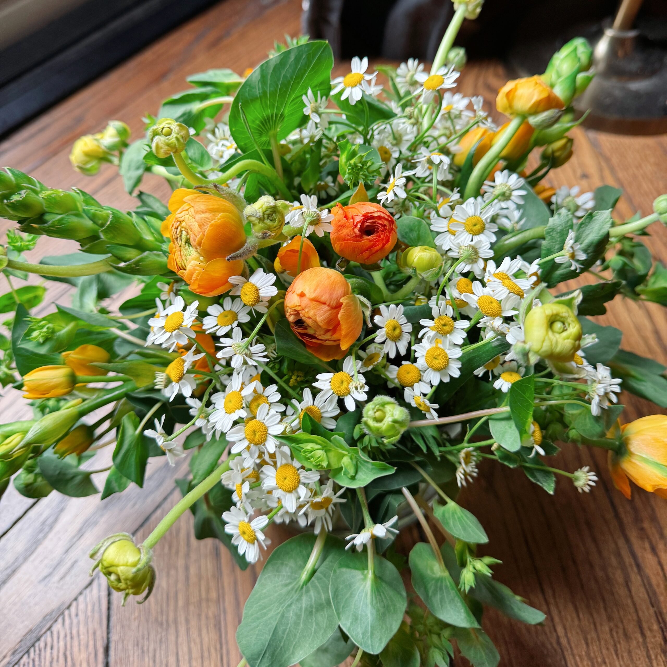 easy DIY floral arrangement