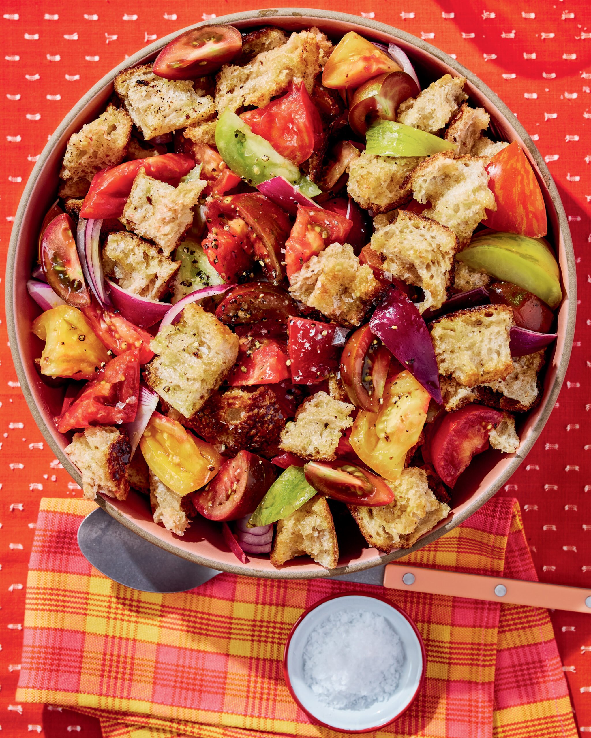 Insalata di panzanella toscana e peli