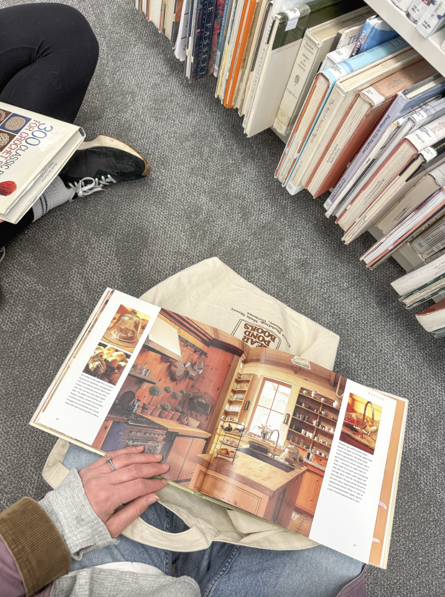 library hang with friend