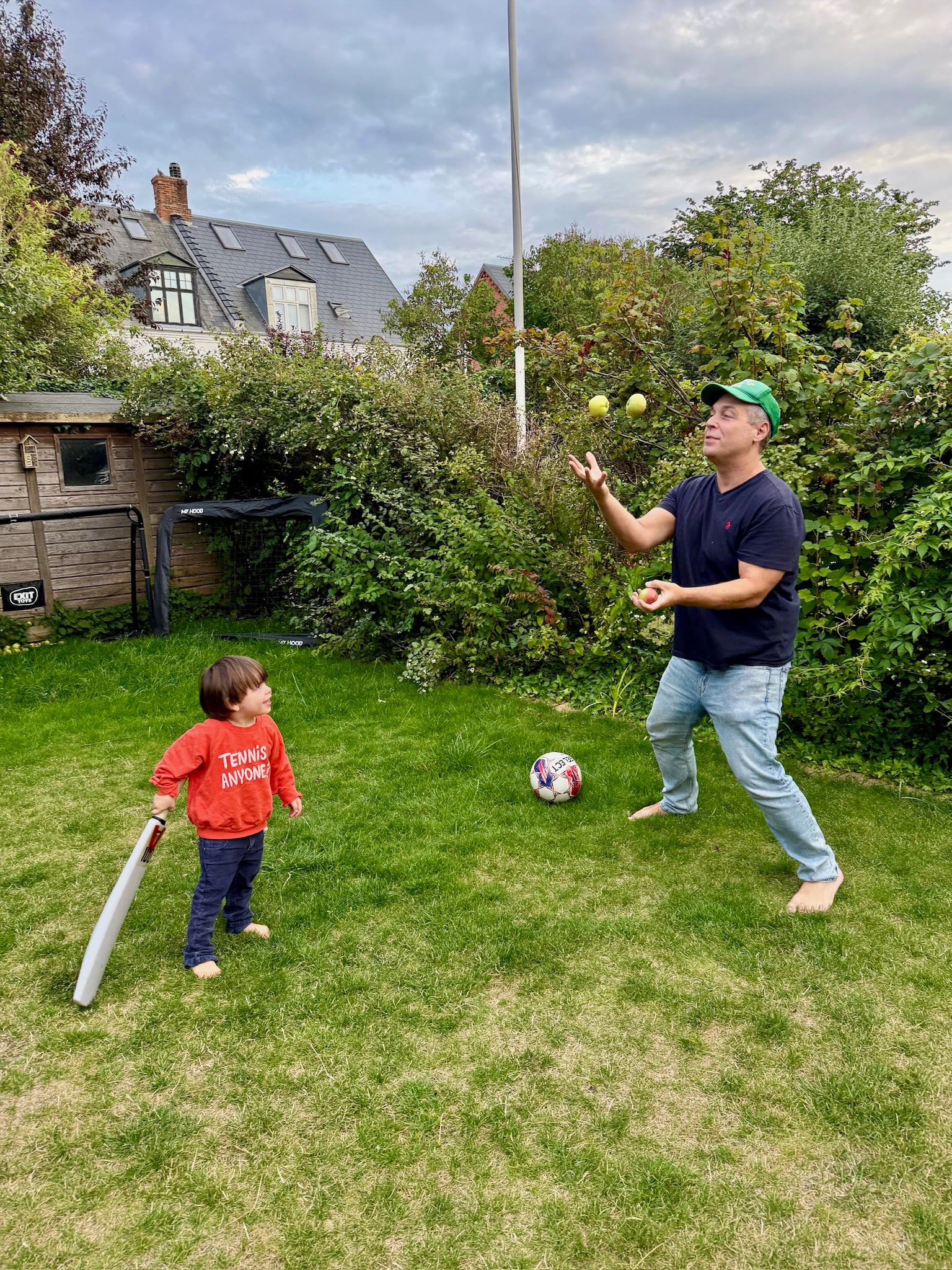 freddie juggling