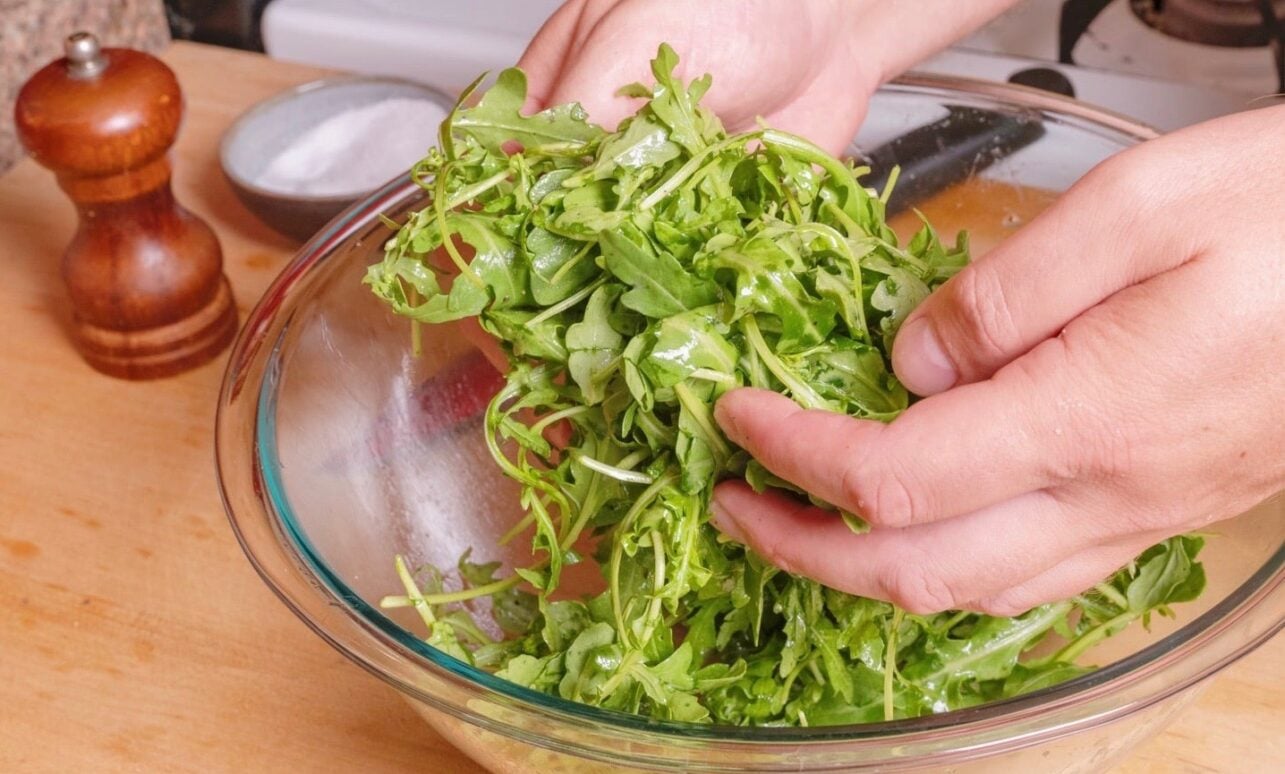 how to toss salad vinaigrette