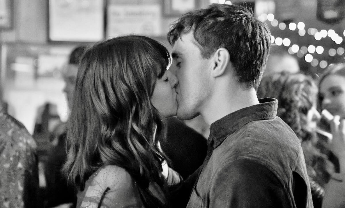 normal people kiss